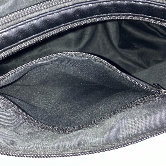 Volganik Rock black vegan Leather Crossbody Bag with many zip pockets - Picture 8 of 16